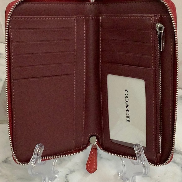 COACH -City Tote in Signature w/ wallet Set - Picture 4 of 6